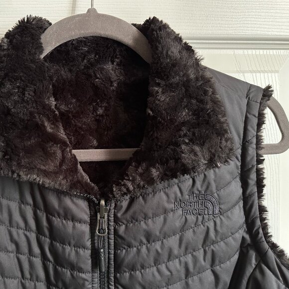 North Face Women’s Small Reversible Full Zip Quilted Puffer Faux Fur Lined Vest - Picture 4 of 8